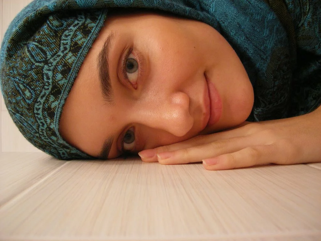 http://www.islamicblog.co.in/wp-content/uploads/2010/12/awsome_muslim_girl_in_hijab.jpg