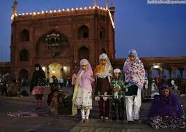 Girls are doing namaz